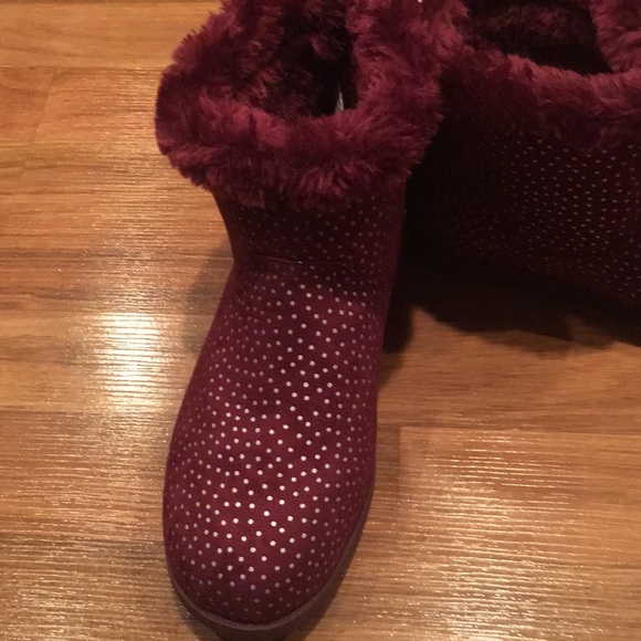 New Boots lines with fur multiple sizes - Picture 3 of 4